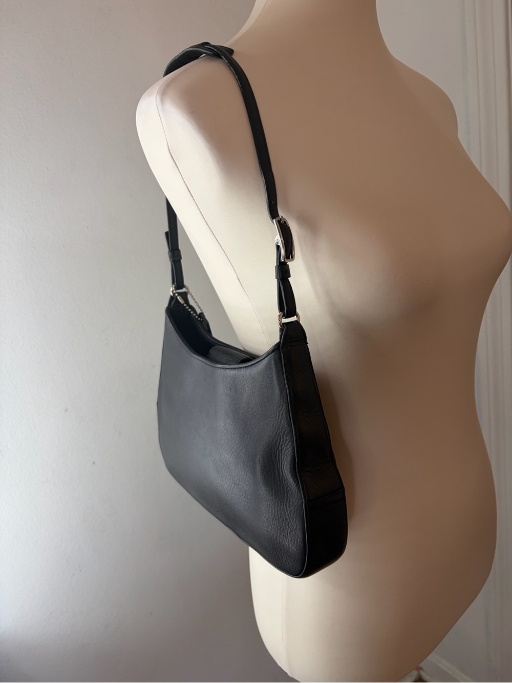 Y2K Coach Black Smooth Leather Crescent Shoulder Bag